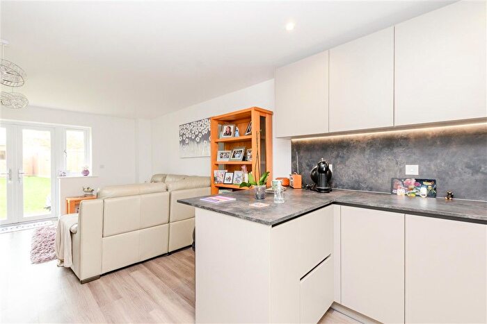 3 Bedroom Town House For Sale In Charcott Close, Rainham, Gillingham, Kent, ME8