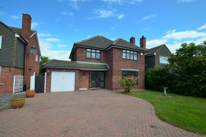 4 Bedroom Detached House To Rent In Chichester Avenue, Ruislip, HA4