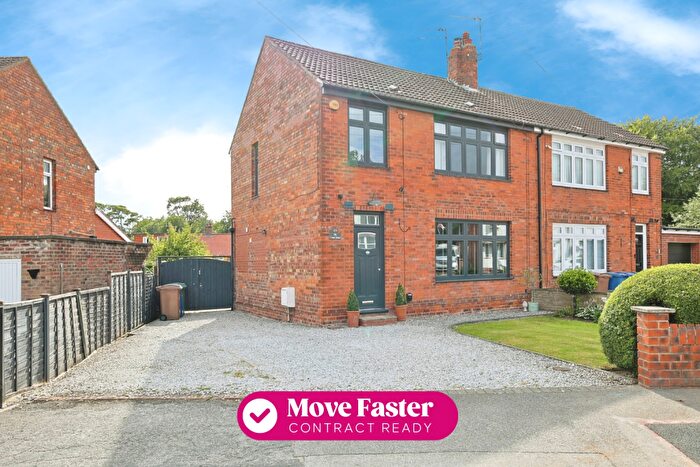 3 Bedroom Semi-Detached House For Sale In Corby Park, North Ferriby, HU14