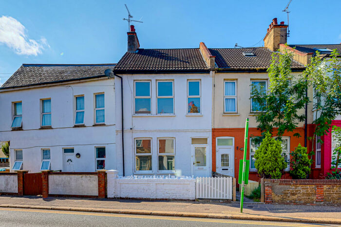 3 Bedroom Terraced House To Rent In Fairfax Drive, Westcliff-on-sea, SS0