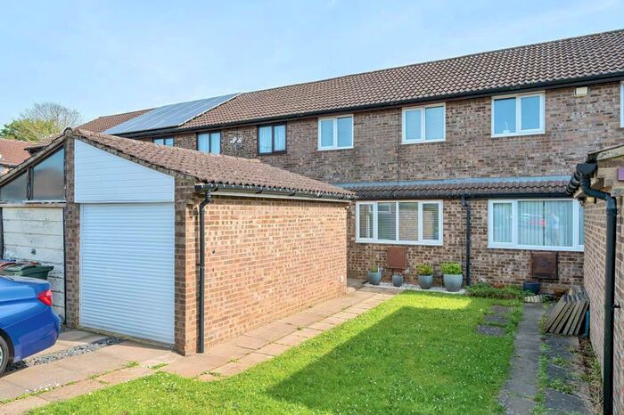 3 Bedroom Terraced House To Rent In Wear Road, Bicester, OX26