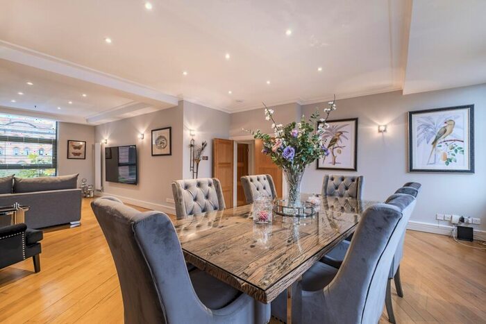 3 Bedroom Flat To Rent In Somerville Avenue London, SW13