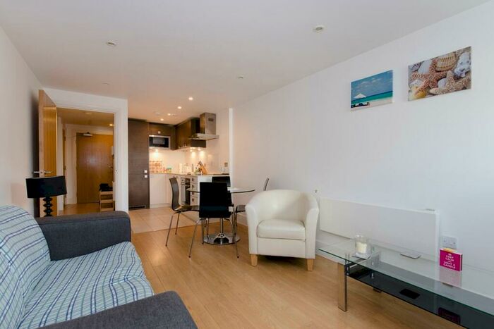 1 Bedroom Flat To Rent In Shepherdess Walk, Islington, N1