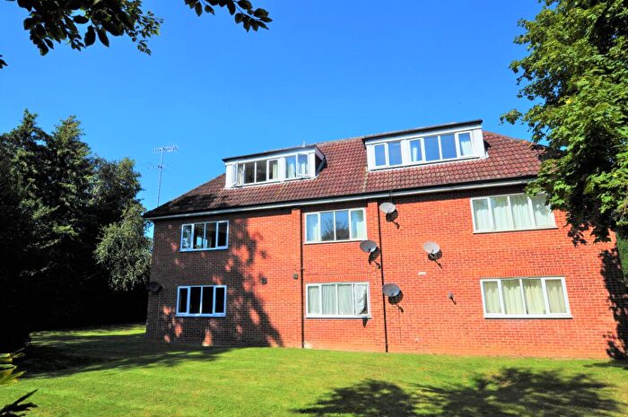 1 Bedroom Apartment To Rent In The Cedars, Guildford, Surrey, GU1