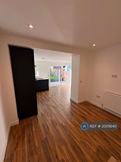 4 Bedroom Terraced House To Rent In Spey Road, Glasgow, G61