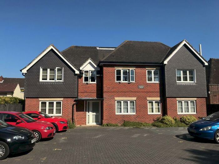 2 Bedroom Flat To Rent In Locks Road, Locks Heath, Southampton, SO31