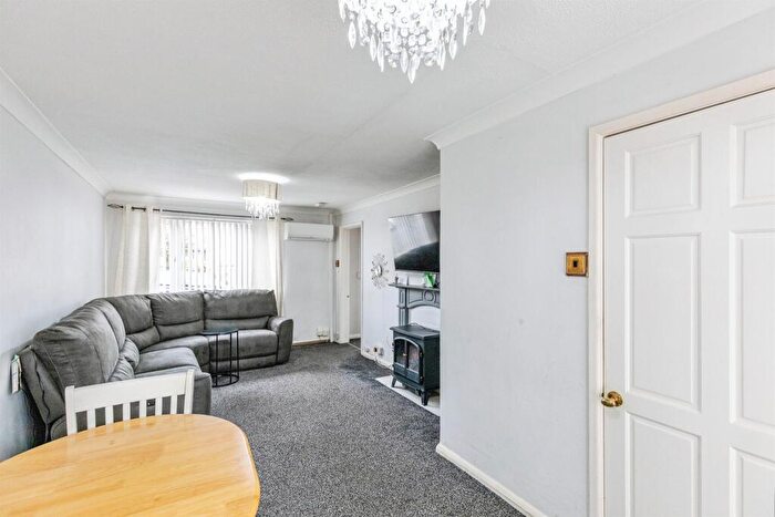 2 Bedroom Semi-Detached House For Sale In Haynes Road, Kettering, NN16