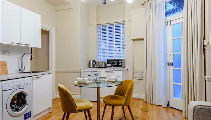 1 Bedroom Flat To Rent In Park Road, London, NW8