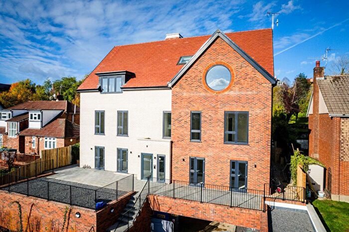 1 Bedroom Flat For Sale In The Grove, Couldson, CR5