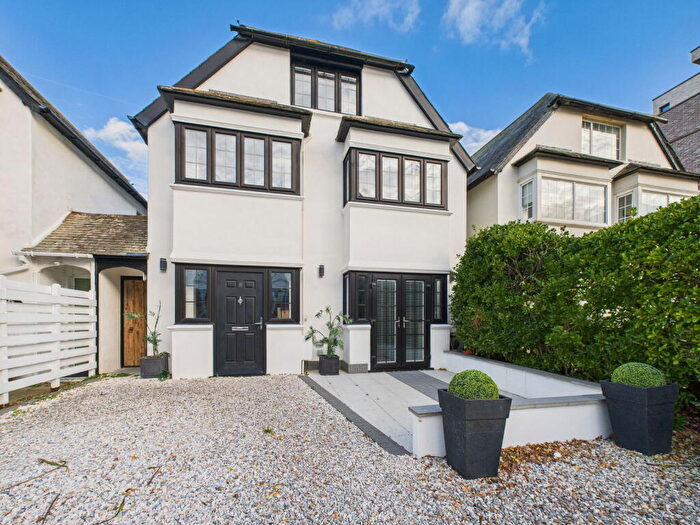 4 Bedroom Detached House For Sale In Grand Avenue, Worthing, BN11