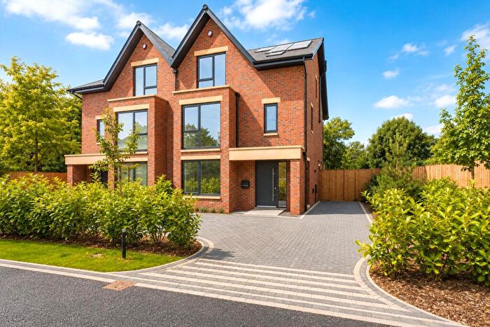 4 Bedroom Semi Detached House For Sale In Highfield Avenue, Sale, Greater Manchester, M33