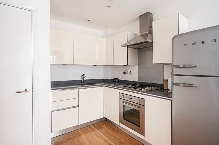 1 Bedroom Flat To Rent In Cresset Road, Hackney, London, E9