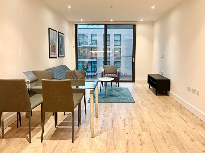 2 Bedroom Flat To Rent In Piazza Walk, London, E1