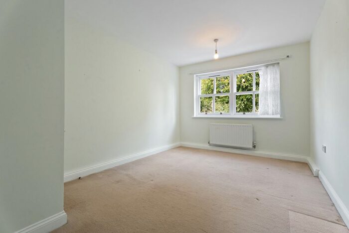 2 Bedroom Flat To Rent In Creswick Road, London, W3