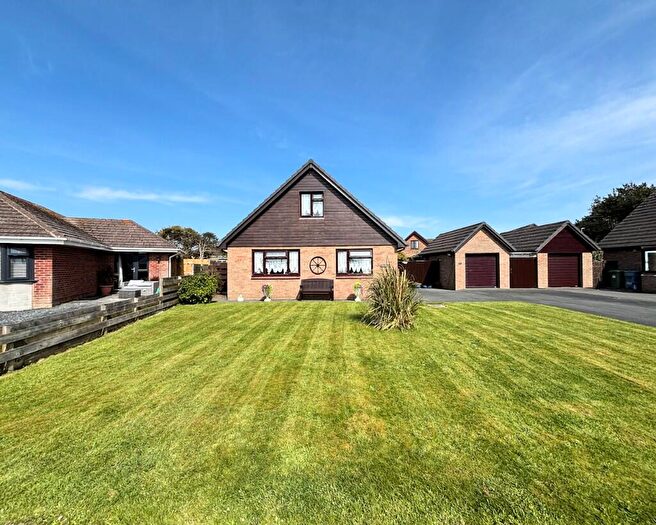 3 Bedroom Detached House For Sale In Ynys Enlli, Ffordd Gwynedd, Tywyn, Gwynedd, LL36
