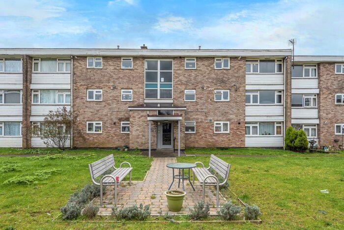 2 Bedroom Apartment To Rent In Blackbird Leys, Oxford, OX4