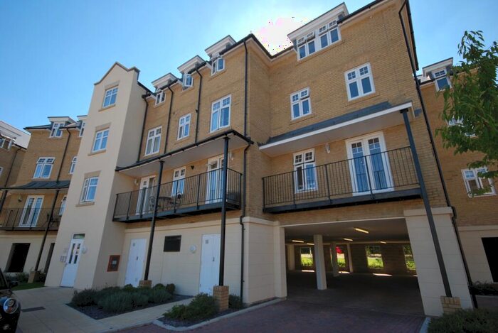 2 Bedroom Flat To Rent In Mackintosh Street Bromley, BR2