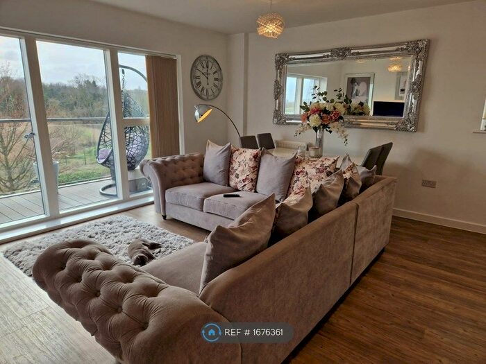 2 Bedroom Flat To Rent In Wainwright Avenue, Greenhithe, DA9