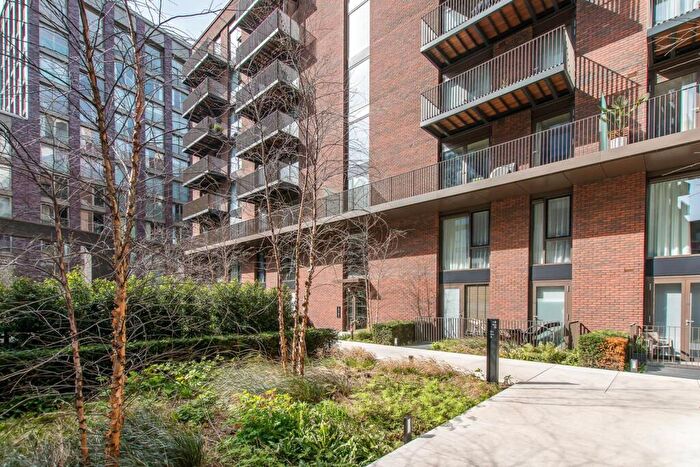 2 Bedroom Flat To Rent In New Union Square, , Nine Elms, London, SW11