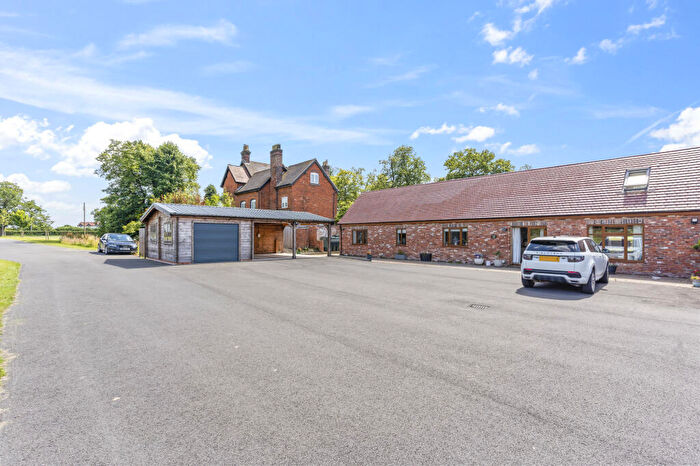 3 Bedroom Barn Conversion To Rent In Fulford Hall Farm, Tidbury Green, B94