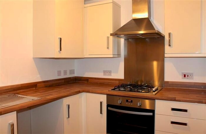 2 Bedroom Flat To Rent In Mill House Road, Norton Fitzwarren, Taunton TA2