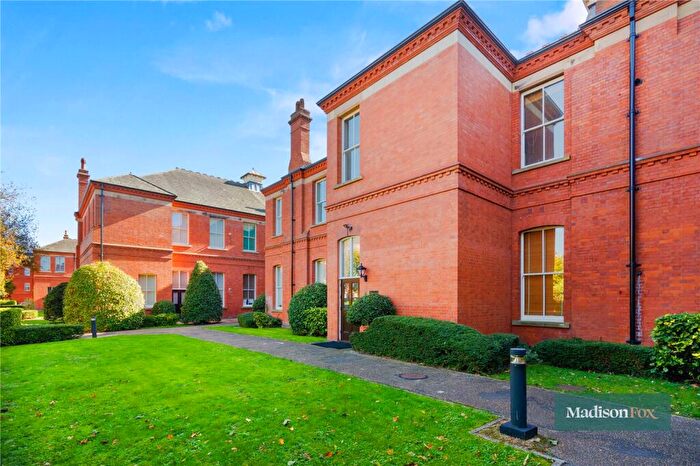 2 Bedroom Apartment To Rent In Richmond Drive, Woodford Green, IG8