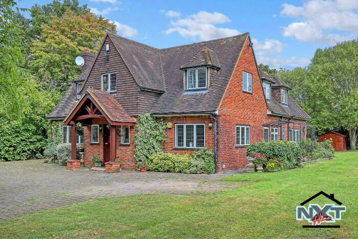 4 Bedroom Detached House To Rent In Hoe Lane, Abridge, RM4