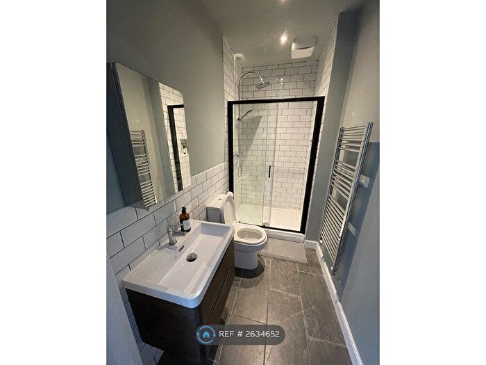 2 Bedroom Flat To Rent In Brentwood Court, Eccles, Manchester, M30