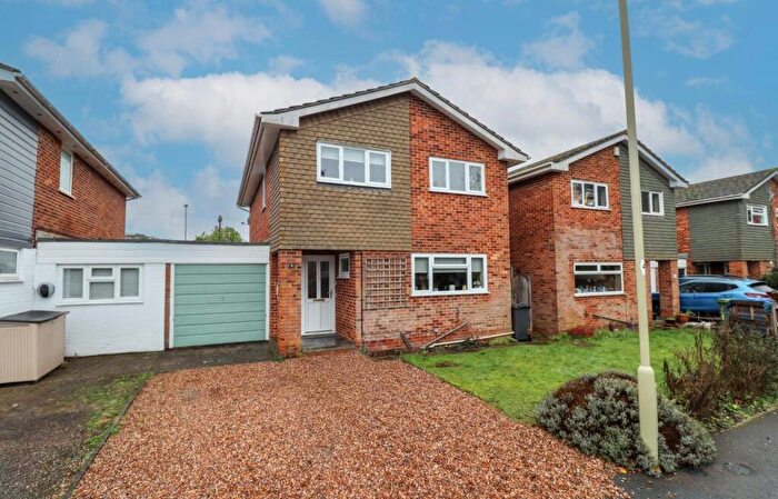 4 Bedroom Link Detached House For Sale In Silver Park Close, Church Crookham, Fleet, GU52