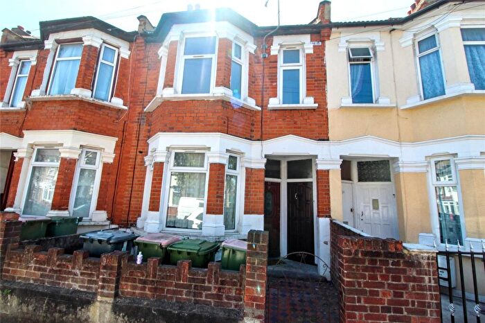 2 Bedroom Maisonette To Rent In Clements Road, London, E6