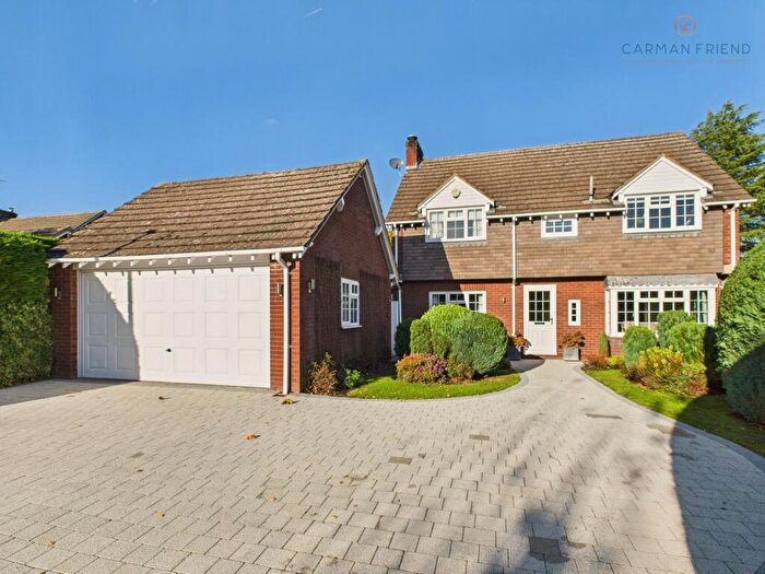 4 Bedroom Detached House For Sale In Home Park, Mollington, CH1