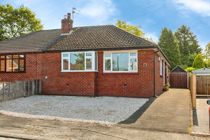 2 Bedroom Bungalow For Sale In Lune Drive, Leyland, Lancashire, PR25