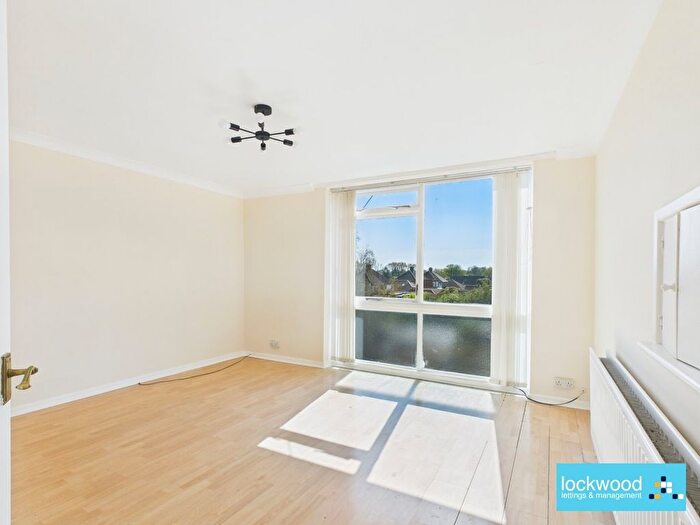 2 Bedroom Flat To Rent In Edward Way, Ashford, TW15