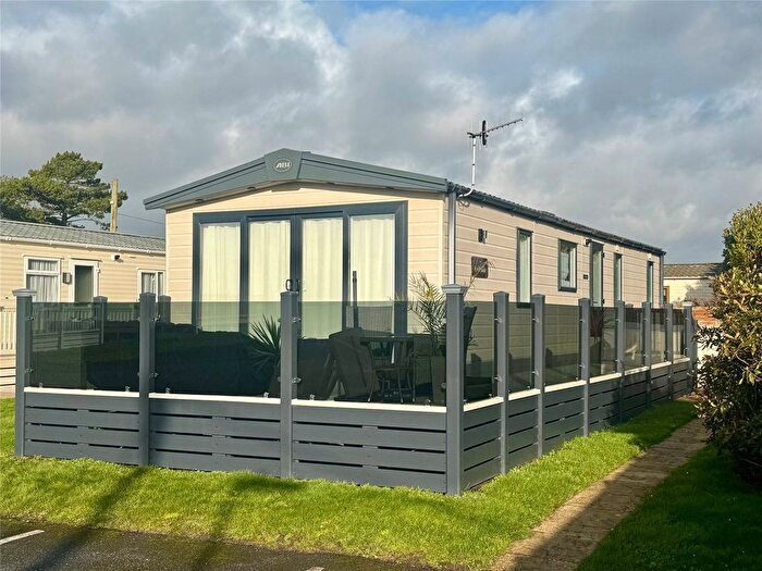 2 Bedroom Mobile/park Home For Sale In Chewton Sounds, Naish Estate, New Milton, Hampshire, BH25