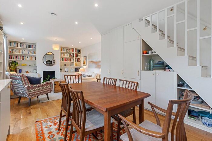 2 Bedroom End Of Terrace House To Rent In Trinder Gardens, N19