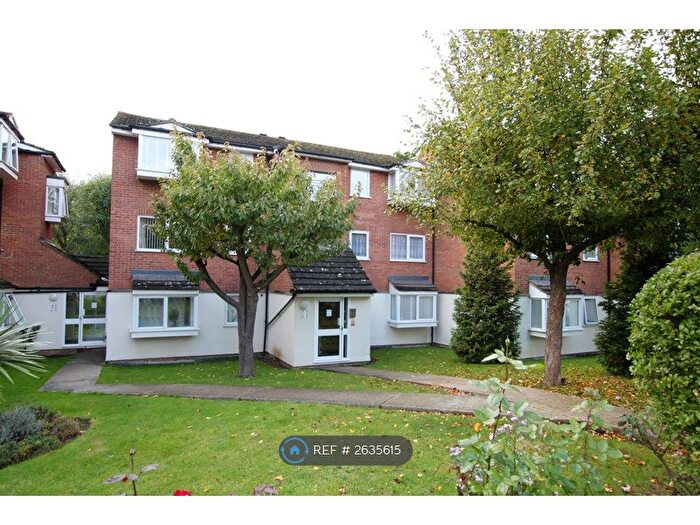2 Bedroom Flat To Rent In Harkness Close, Romford, RM3