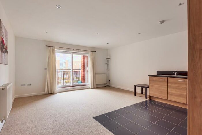2 Bedroom Apartment To Rent In Whale Avenue, Reading, RG2