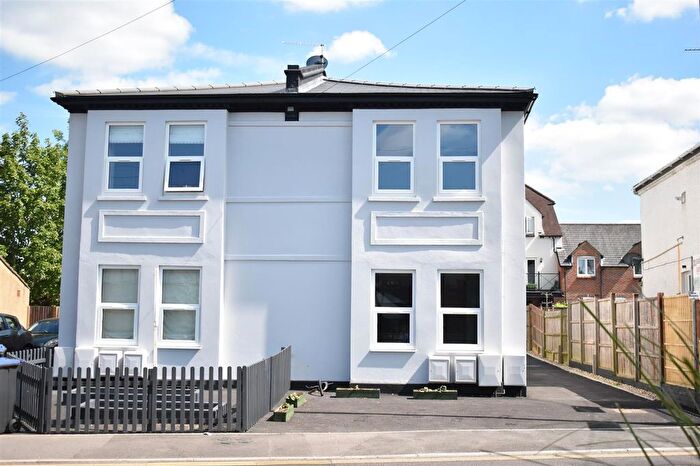 2 Bedroom Flat To Rent In The Street, Ashtead, KT21
