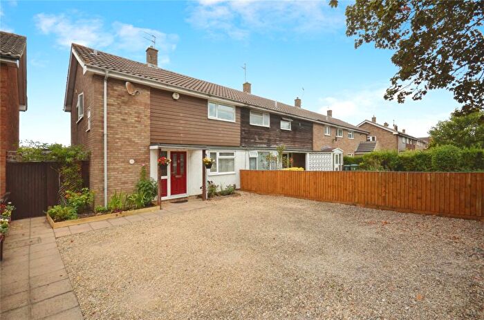 3 Bedroom End Of Terrace House For Sale In Elmhurst Road, Aylesbury, Buckinghamshire, HP20