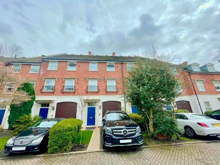 4 Bedroom Town House To Rent In Courtland Close, Birmingham, B5