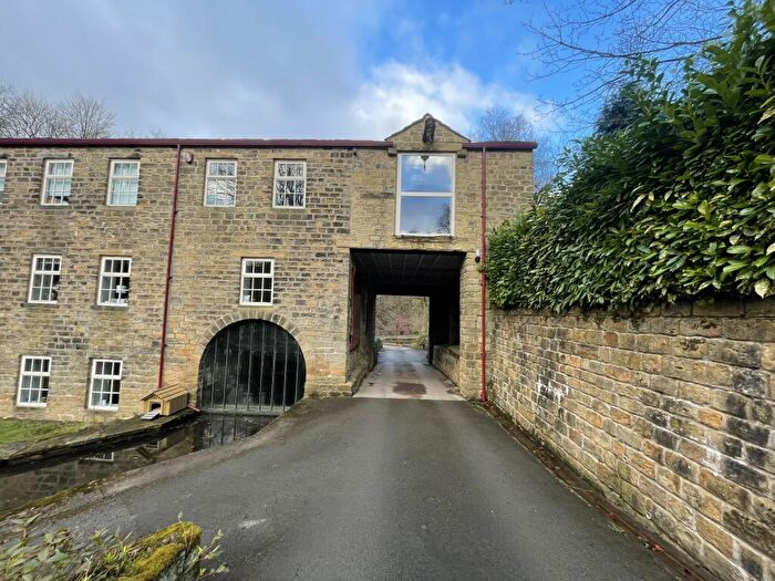 2 Bedroom Apartment To Rent In Hallas Bridge, Cullingworth, BD13