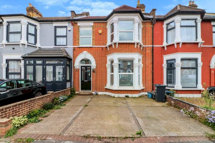 3 Bedroom Terraced House To Rent In Kinfauns Road, Ilford, IG3