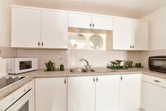 2 Bedroom Flat For Sale In Sandown Road, Sandown, Isle Of Wight, PO36