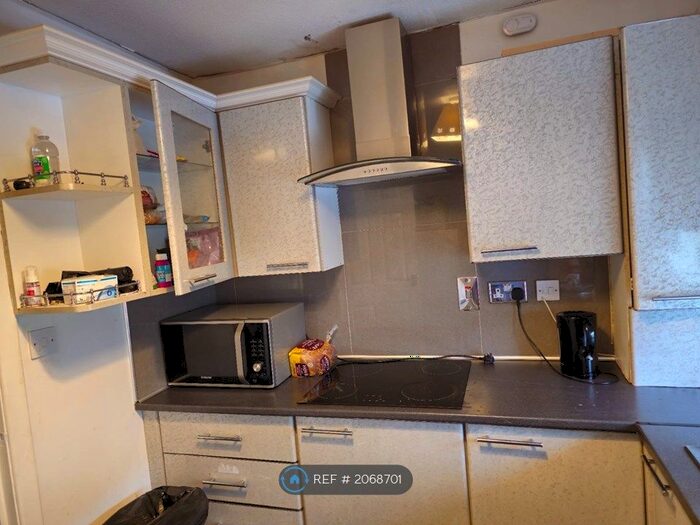 3 Bedroom Flat To Rent In Dalriada Cresent, Motherwell, ML1