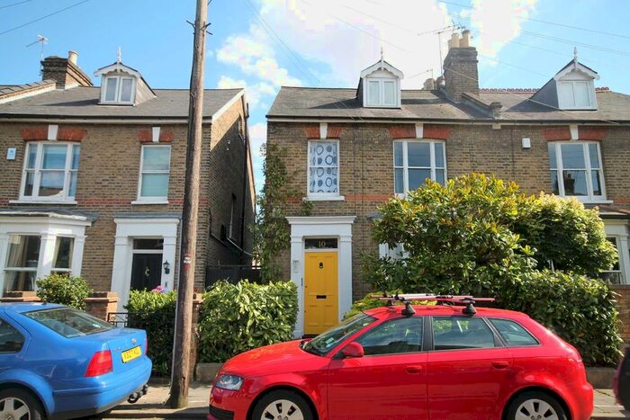 2 Bedroom Flat To Rent In Heathfield South, Twickenham, TW2