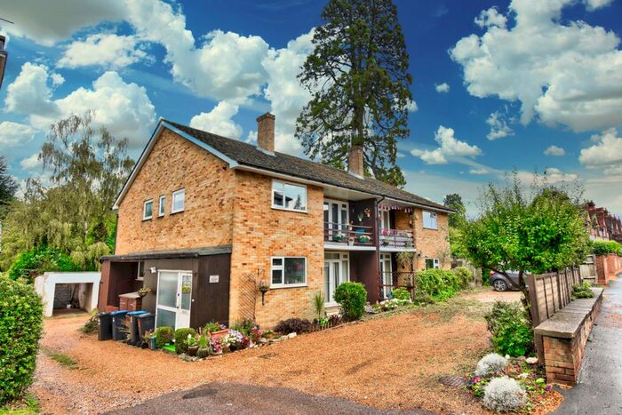 2 Bedroom Apartment To Rent In High Street, Nutfield, Redhill, RH1