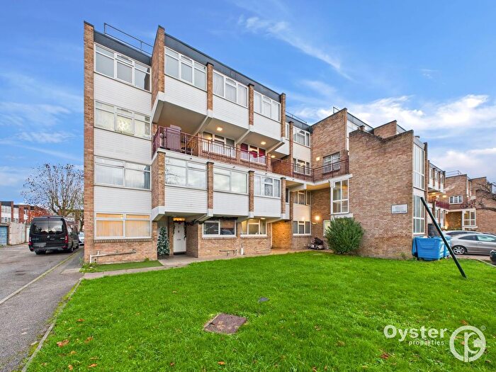 2 Bedroom Flat For Sale In Eskdale Close, Wembley, HA9
