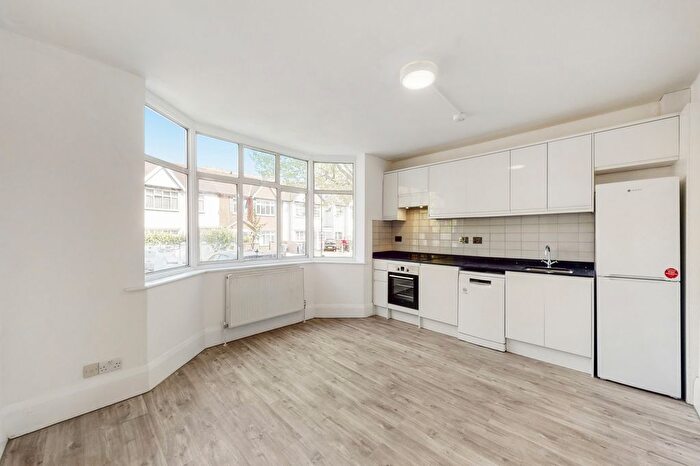 3 Bedroom Flat For Sale In Northfield Avenue, Ealing, W5