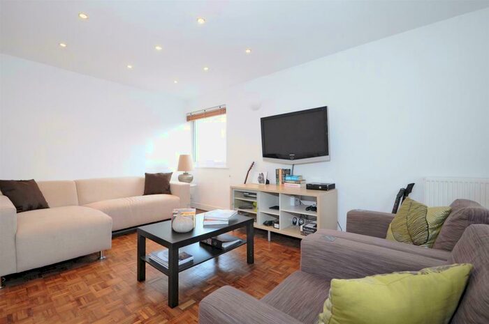 2 Bedroom Apartment To Rent In Crouch Hill, Crouch End, London, N8