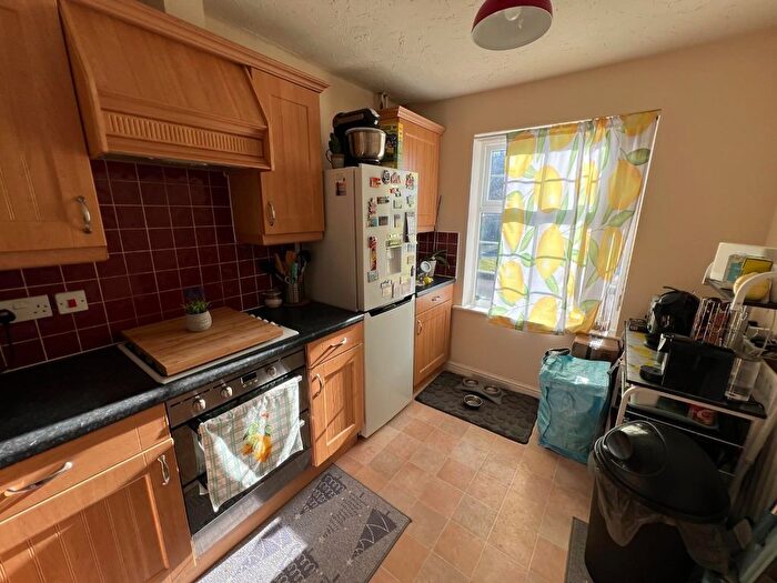 3 Bedroom Semi-Detached House For Sale In Warrener Close, Swindon, SN25